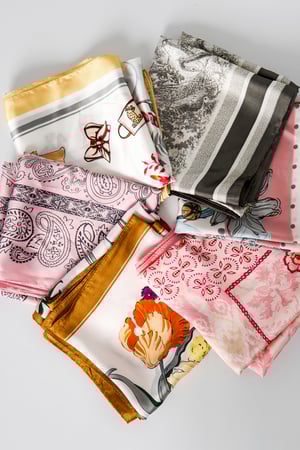 Vacantion scarf h5 Picture3